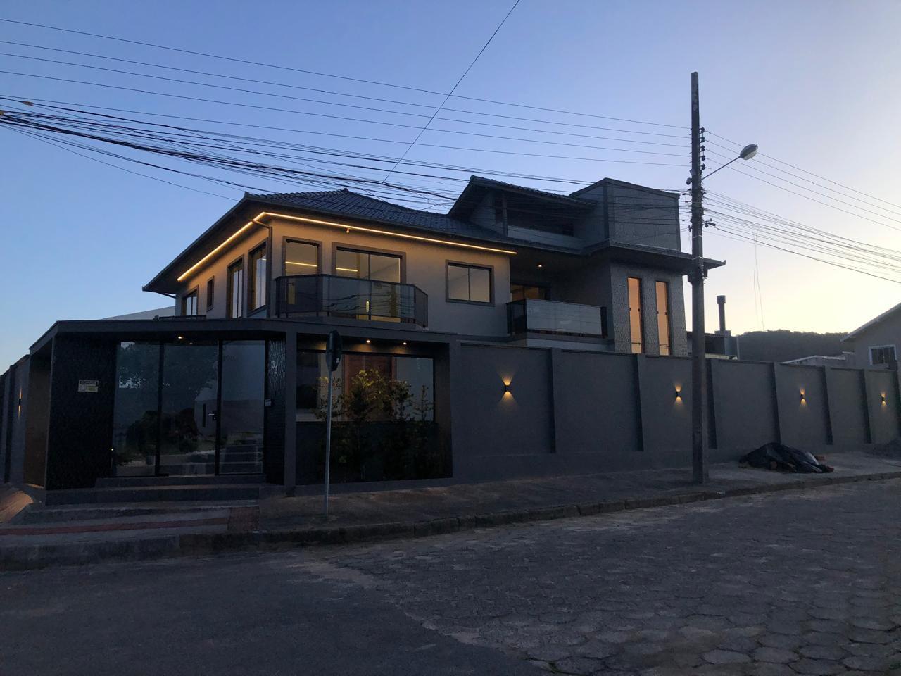 Casa à venda com 4 quartos, 300m² - VILLAGE,Imbituba